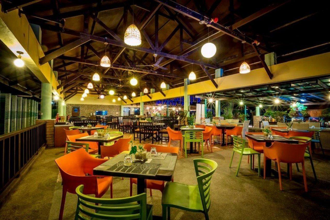 Beringgis Beach Resort & Spa Papar Exterior photo
