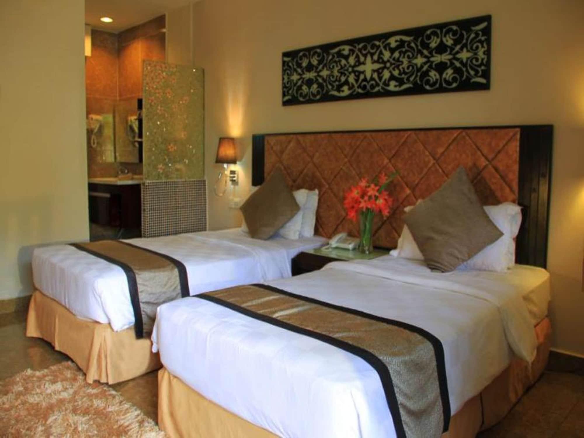 Beringgis Beach Resort & Spa Papar Exterior photo