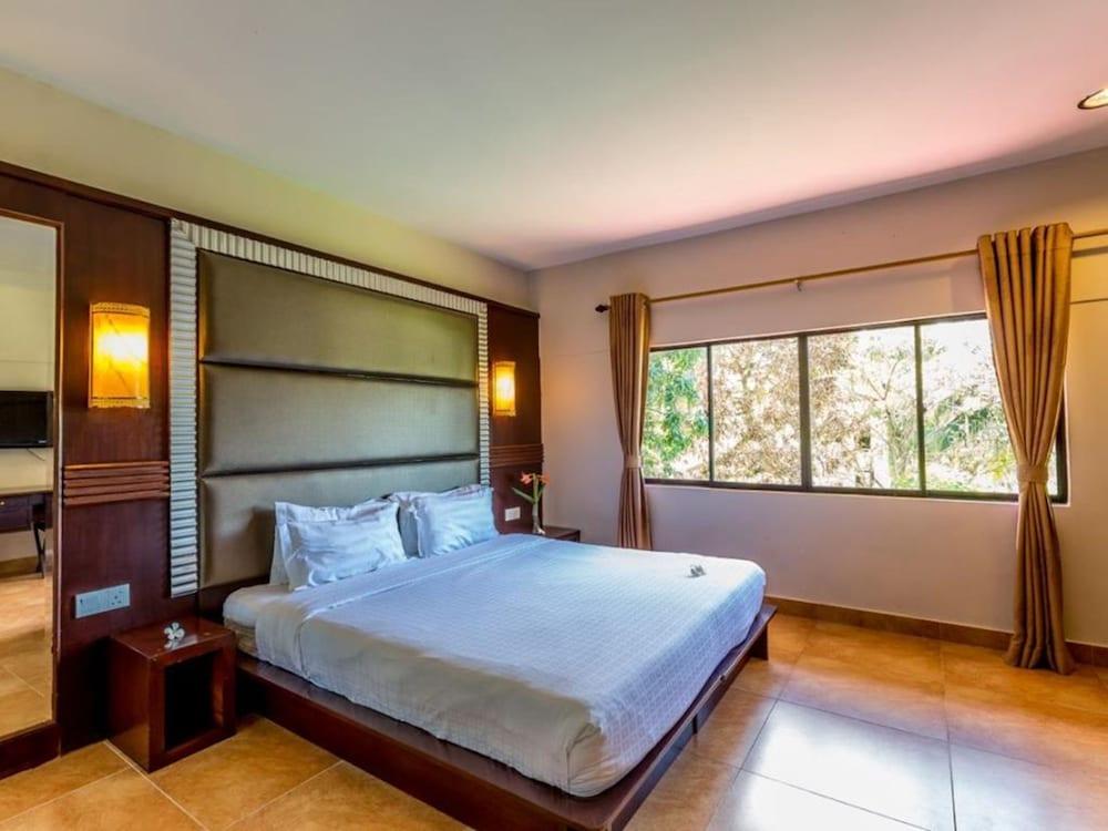 Beringgis Beach Resort & Spa Papar Exterior photo