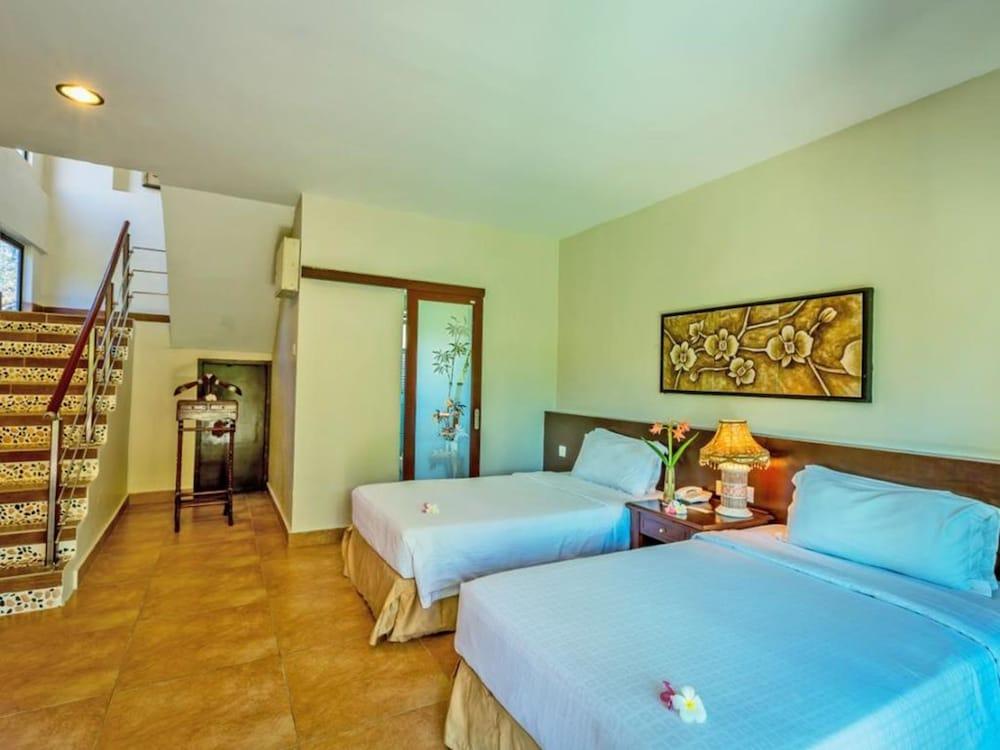 Beringgis Beach Resort & Spa Papar Exterior photo