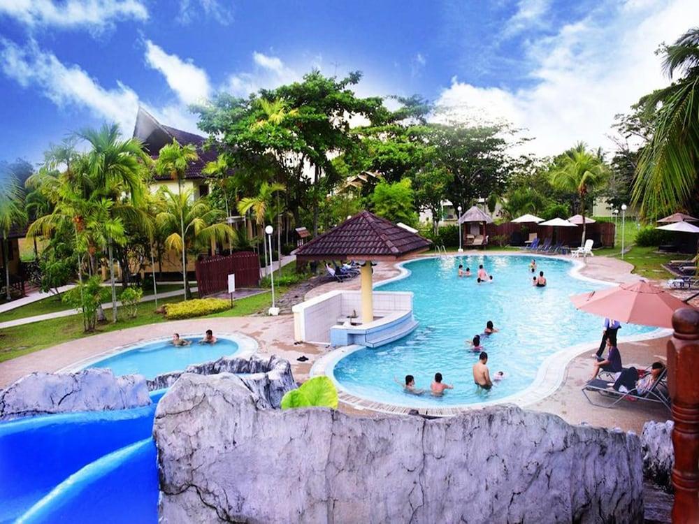 Beringgis Beach Resort & Spa Papar Exterior photo