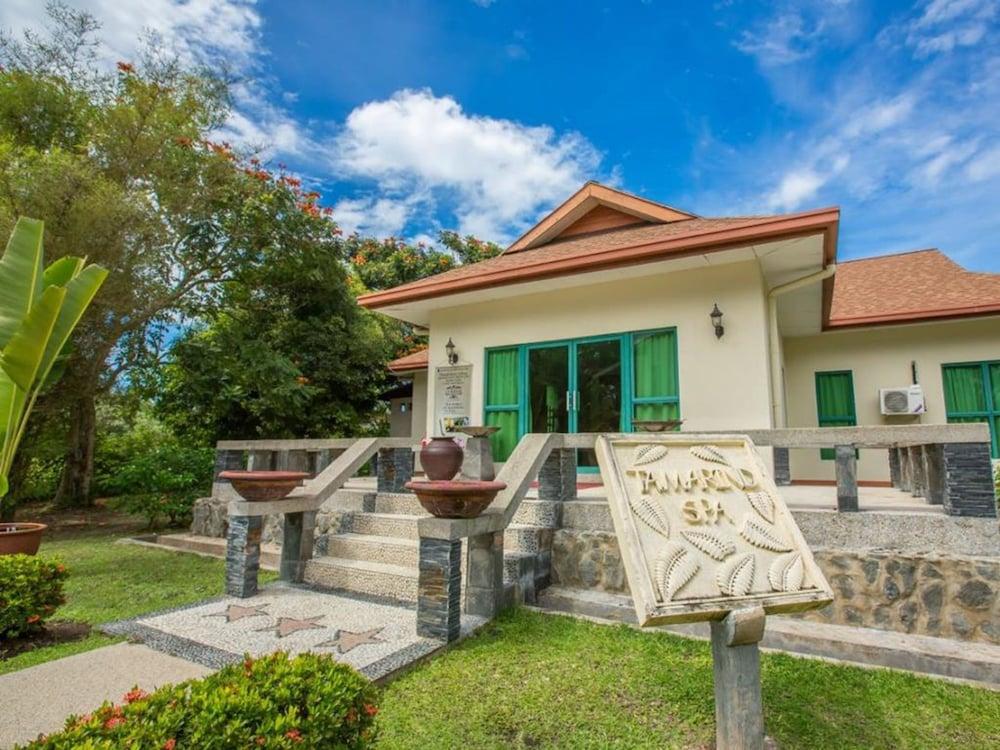 Beringgis Beach Resort & Spa Papar Exterior photo
