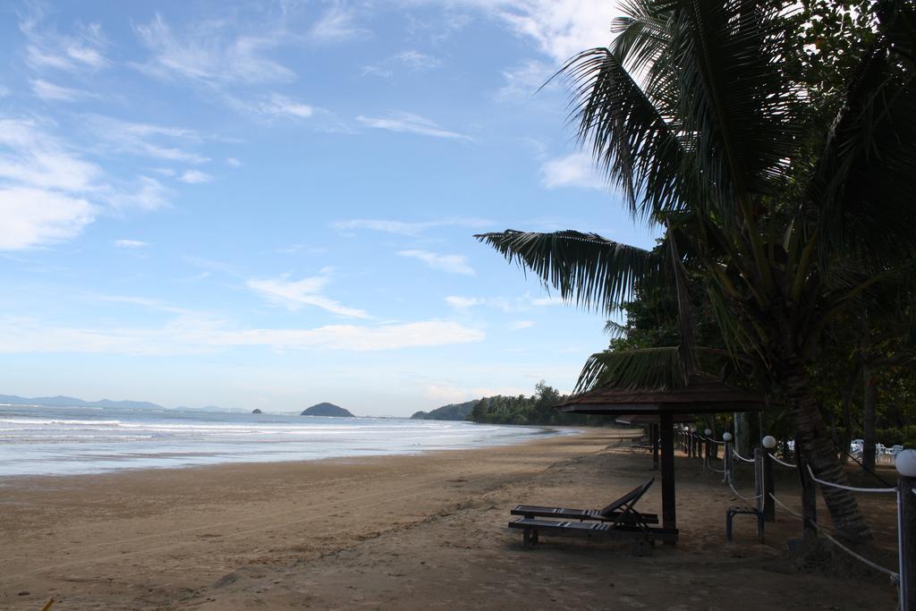 Beringgis Beach Resort & Spa Papar Exterior photo