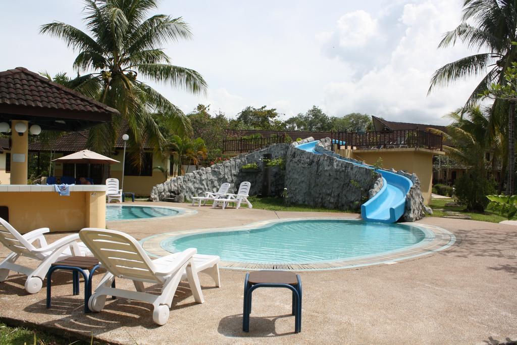 Beringgis Beach Resort & Spa Papar Exterior photo