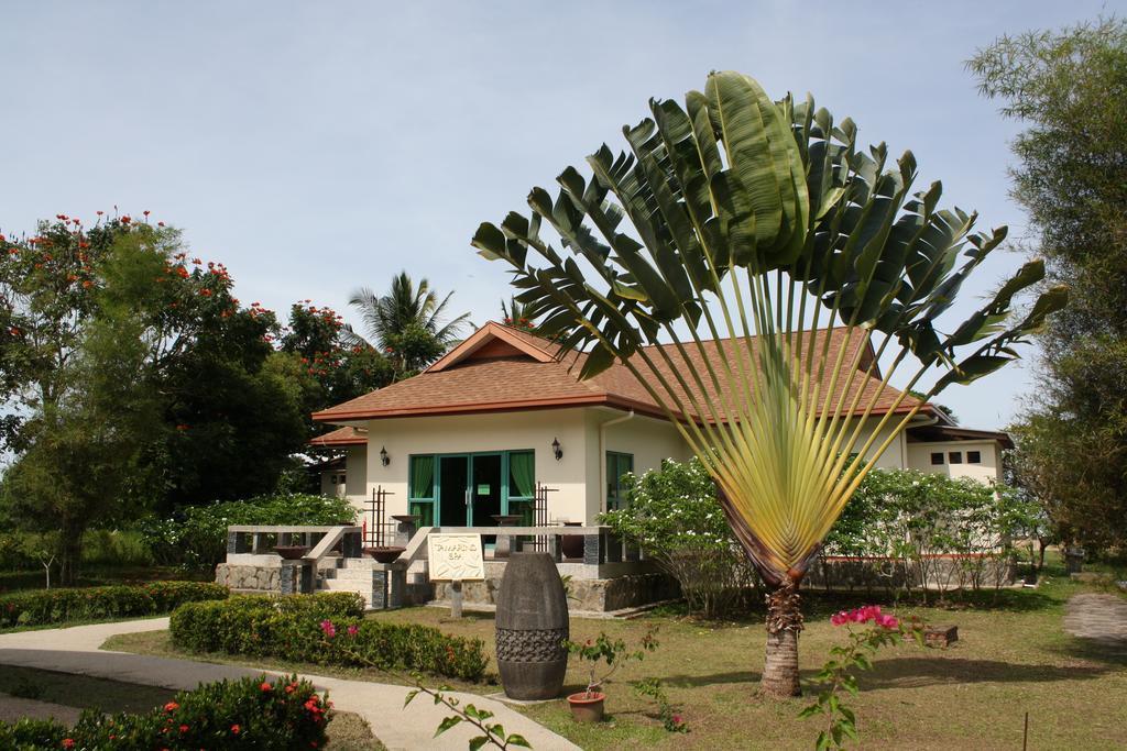 Beringgis Beach Resort & Spa Papar Exterior photo