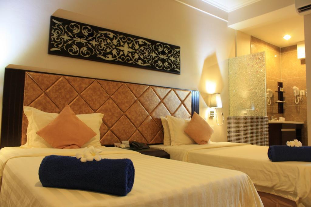 Beringgis Beach Resort & Spa Papar Exterior photo