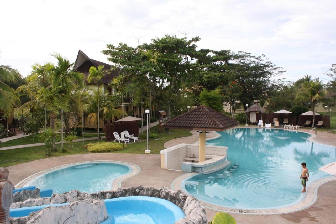 Beringgis Beach Resort & Spa Papar Exterior photo