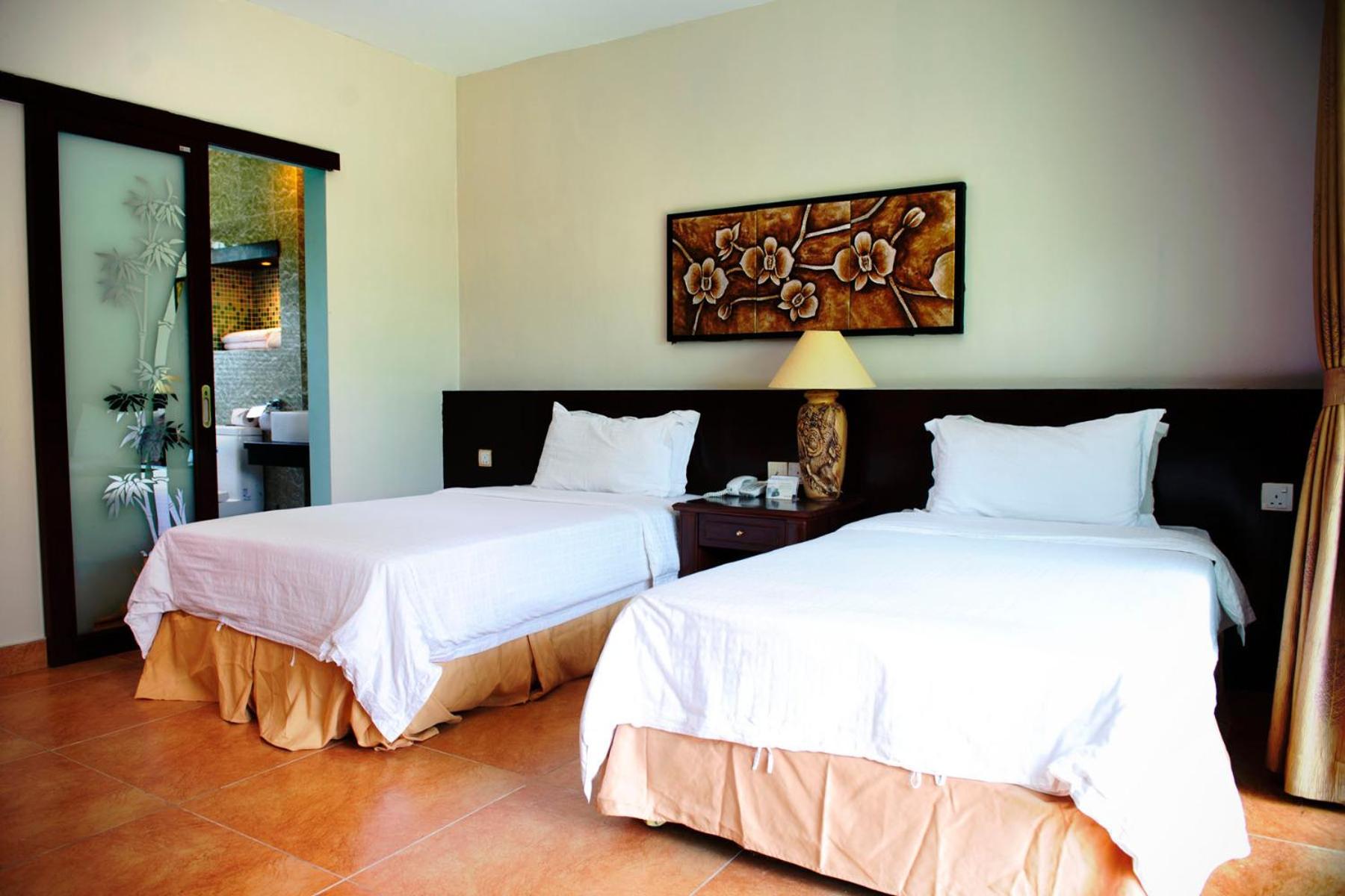 Beringgis Beach Resort & Spa Papar Exterior photo