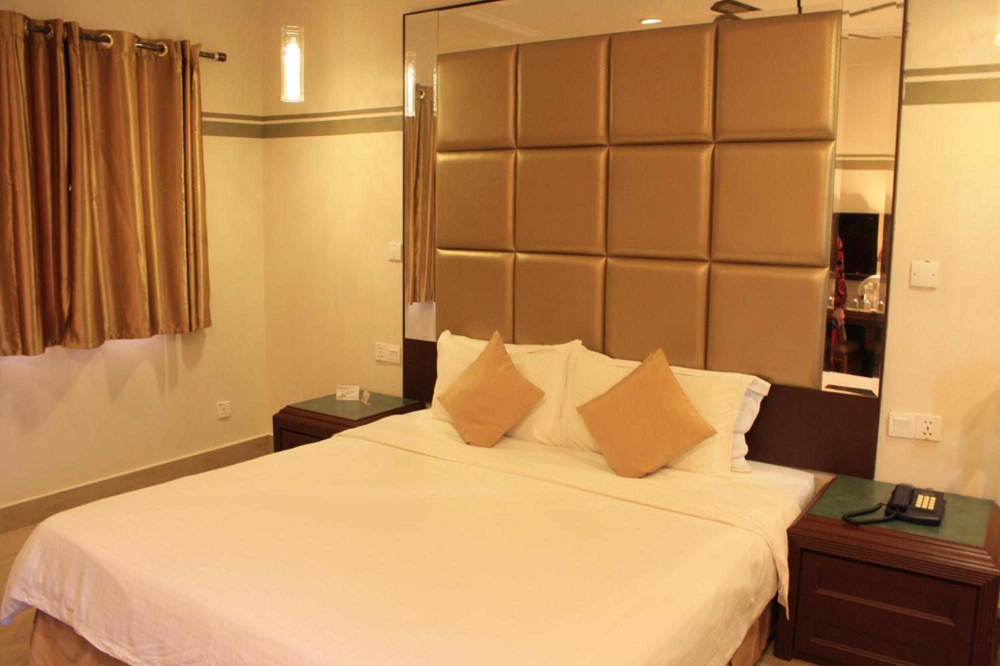 Beringgis Beach Resort & Spa Papar Exterior photo