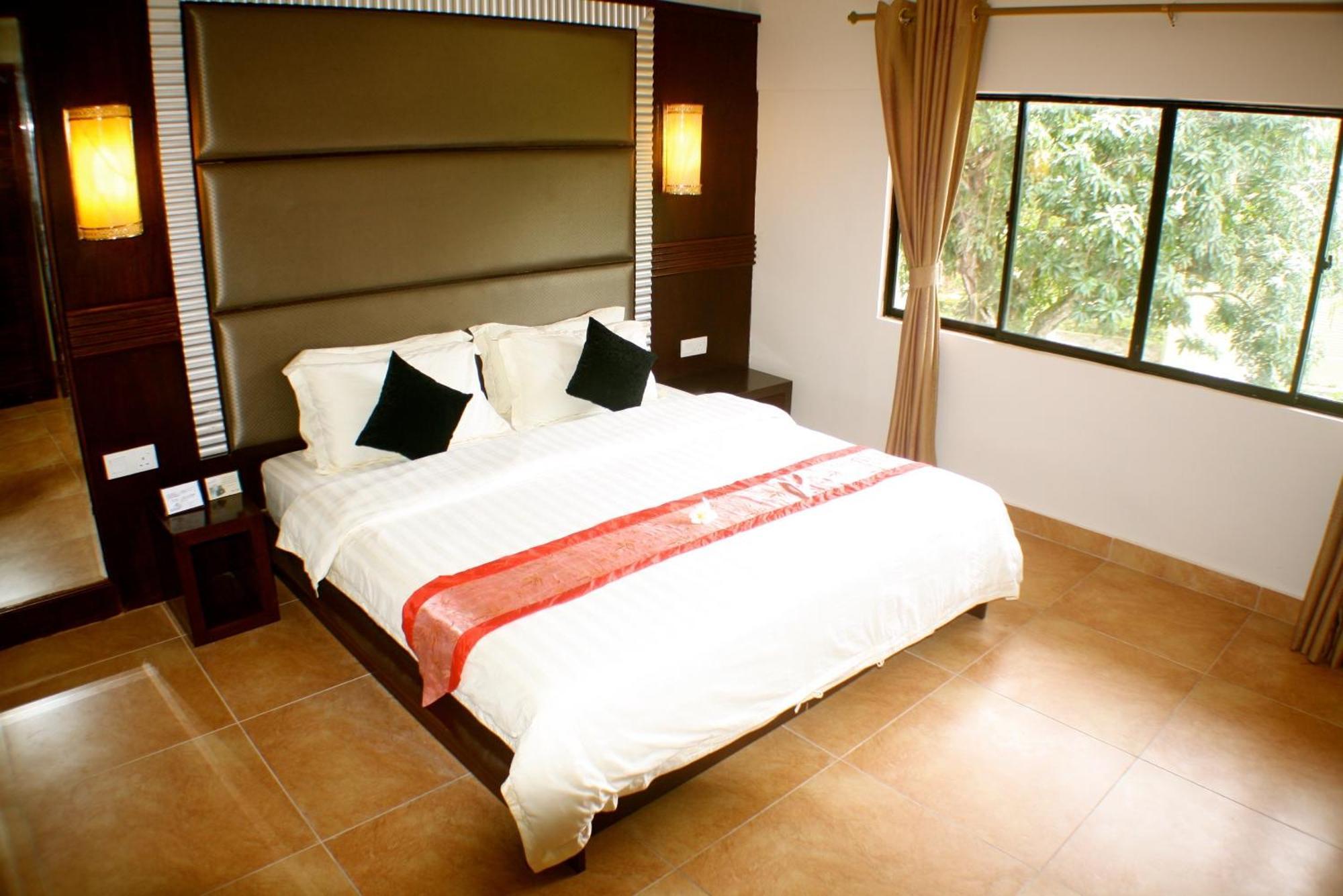 Beringgis Beach Resort & Spa Papar Exterior photo