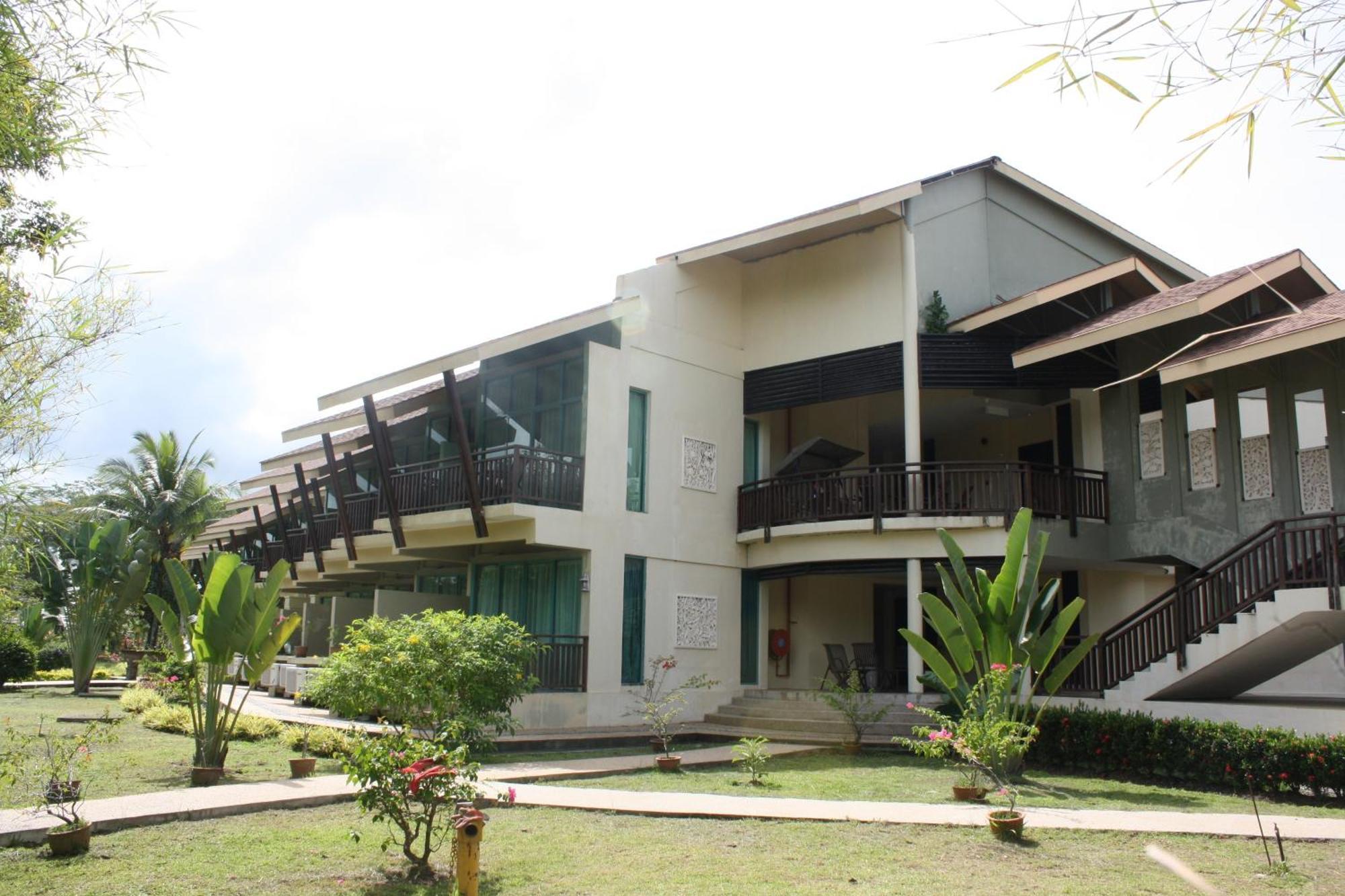 Beringgis Beach Resort & Spa Papar Exterior photo