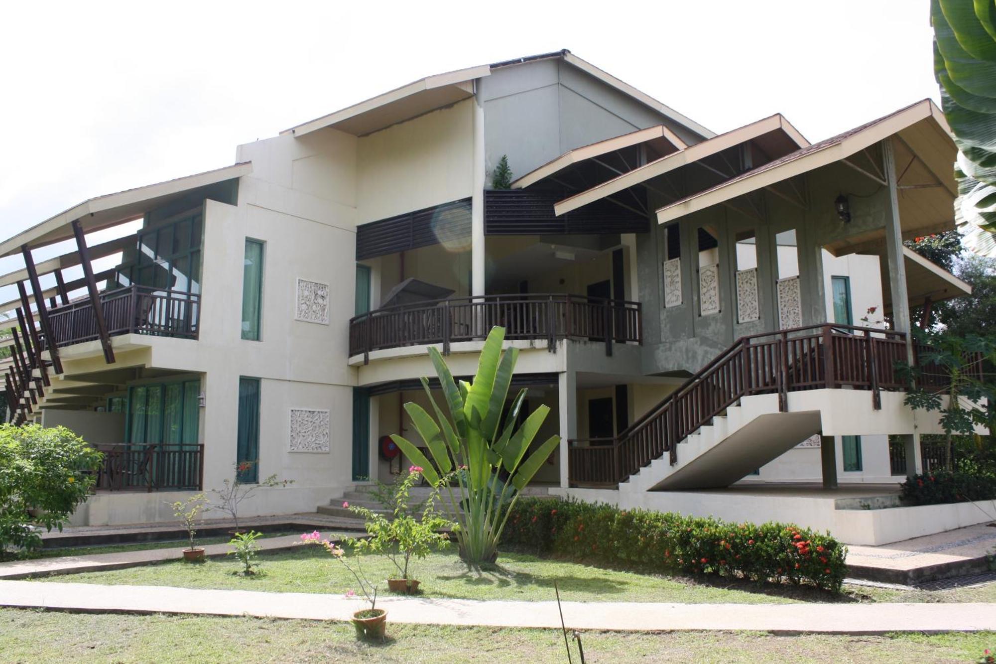 Beringgis Beach Resort & Spa Papar Exterior photo