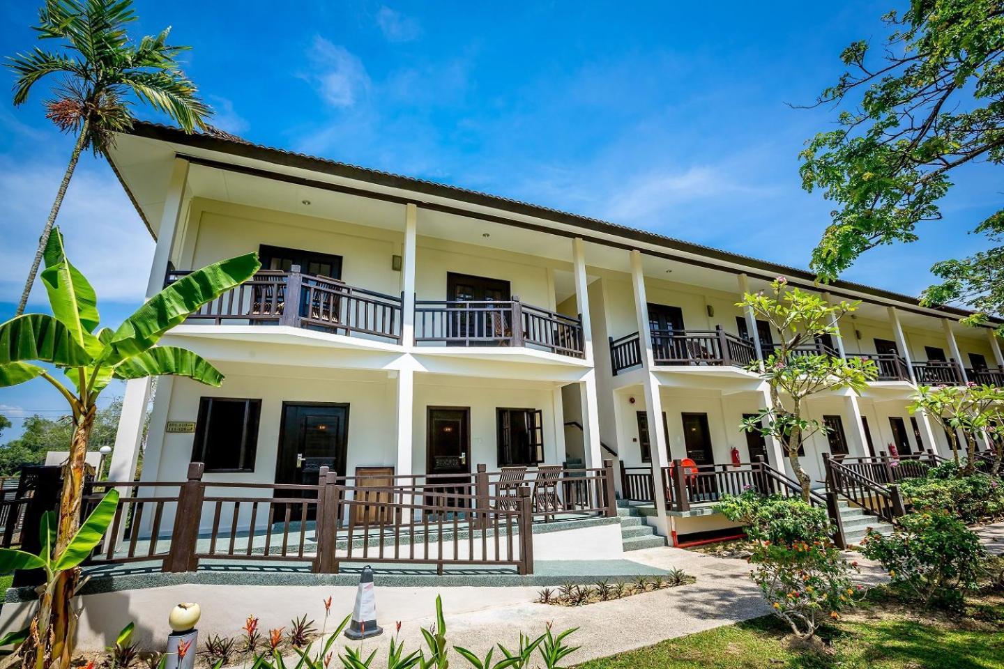 Beringgis Beach Resort & Spa Papar Exterior photo