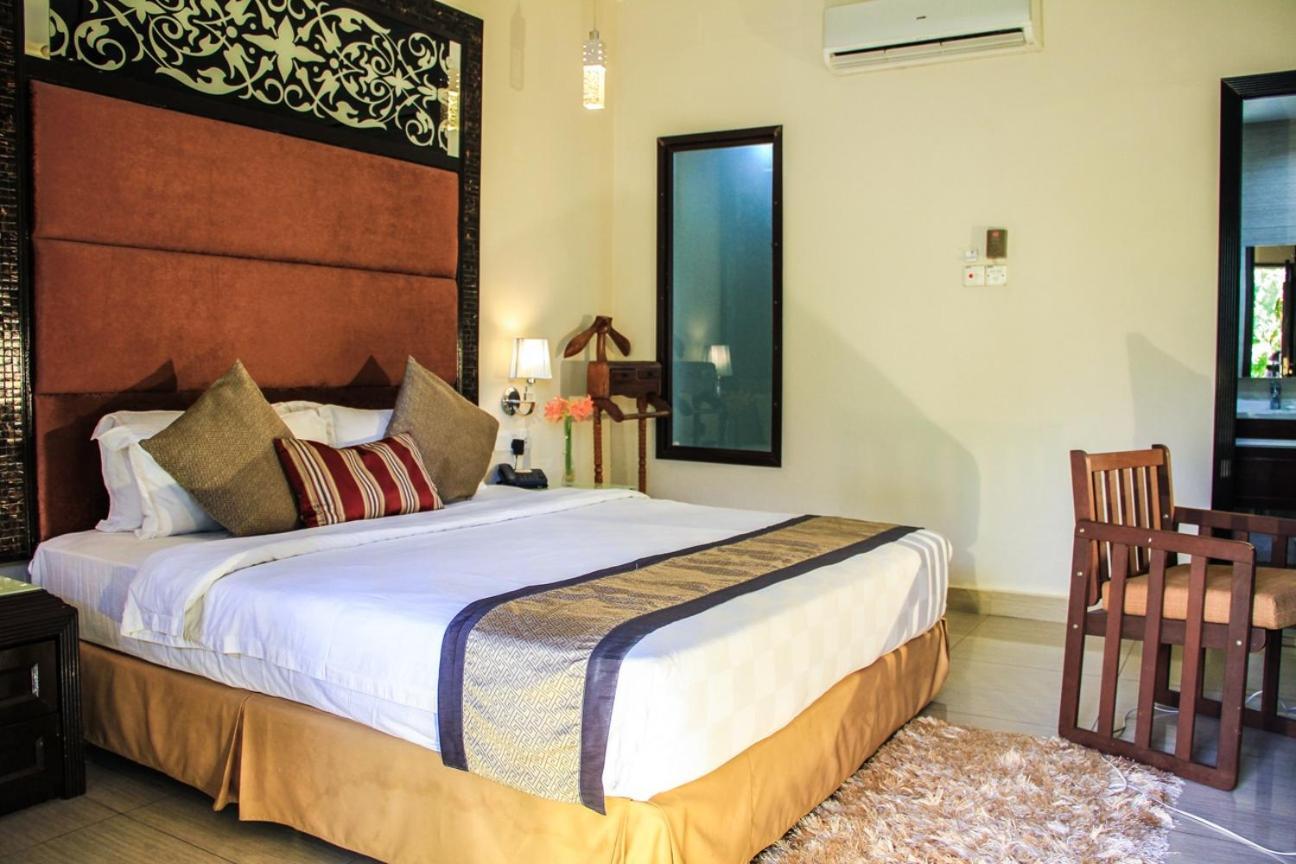 Beringgis Beach Resort & Spa Papar Exterior photo
