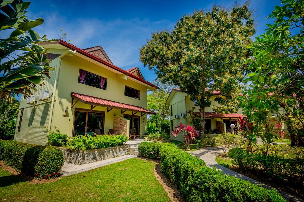 Beringgis Beach Resort & Spa Papar Exterior photo