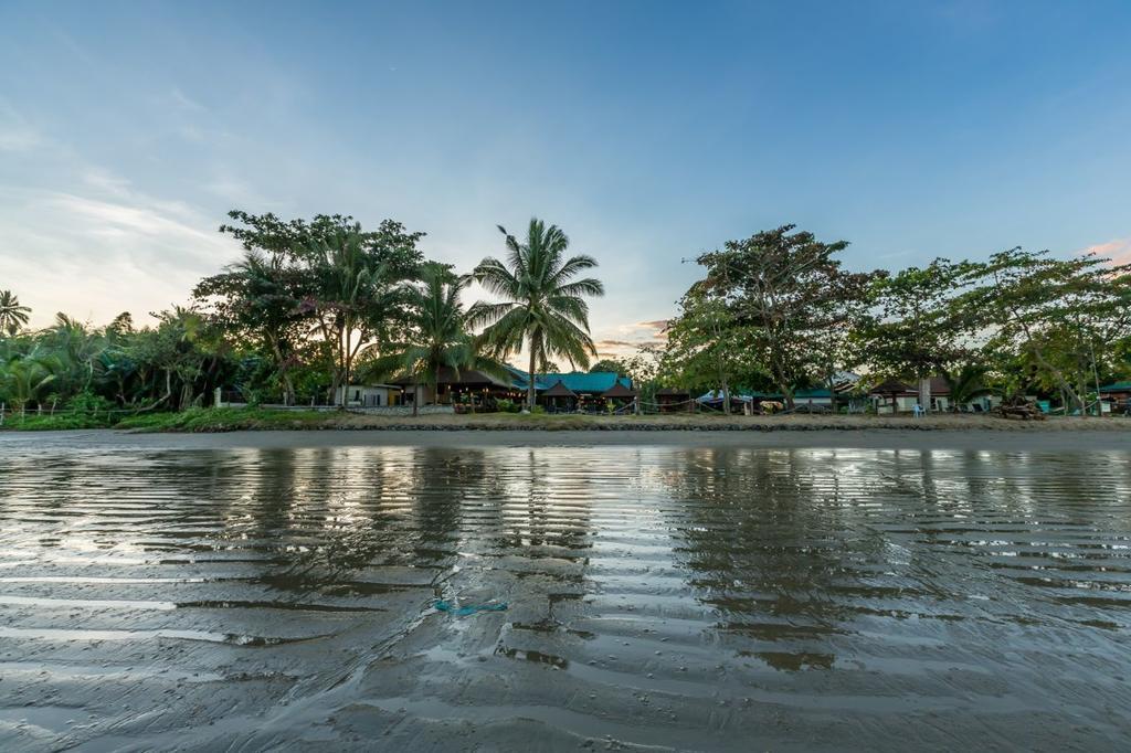 Beringgis Beach Resort & Spa Papar Exterior photo