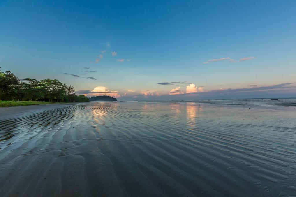 Beringgis Beach Resort & Spa Papar Exterior photo