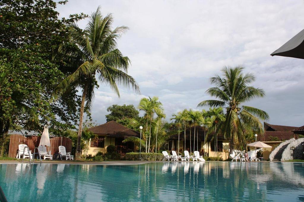 Beringgis Beach Resort & Spa Papar Exterior photo