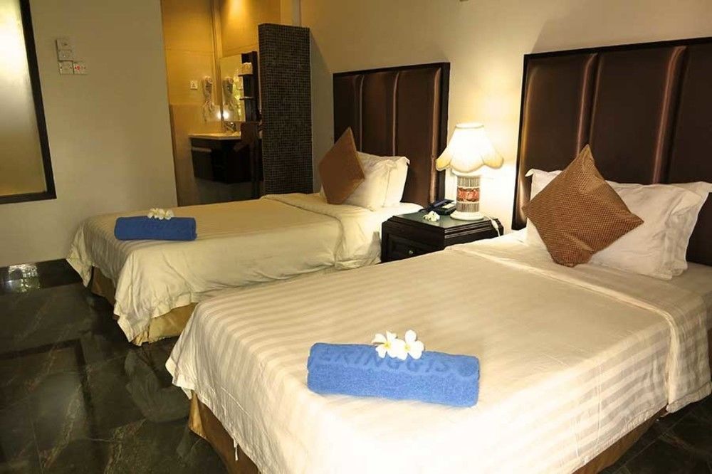 Beringgis Beach Resort & Spa Papar Exterior photo